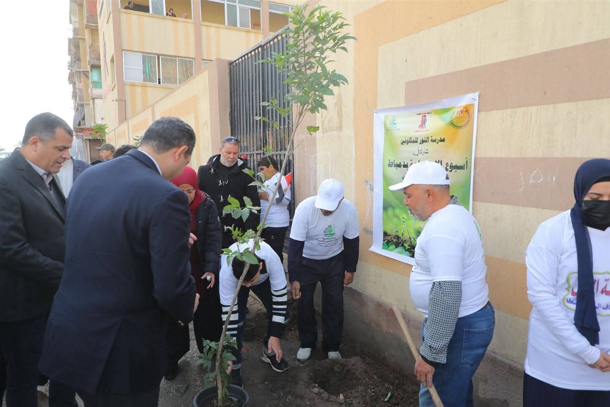 محافظ دمياط يتابع مبادرات الاستدامة البيئية