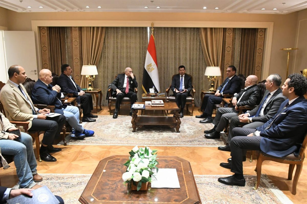 أشرف صبحي يناقش خطة تطوير منتخبات رفع الأثقال استعدادًا لأولمبياد لوس أنجلوس