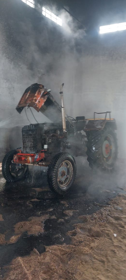 العناية الإلهية تنقذ الغربية من كارثة عقب حريق جرار زراعي بأحد مستودعات الأنابيب