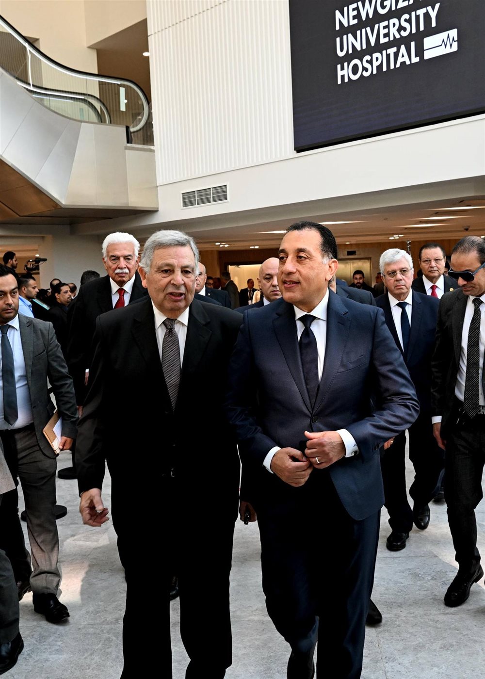 رئيس الوزراء يتفقد أقسام المستشفى الجامعي بجامعة الجيزة الجديدة&nbsp;