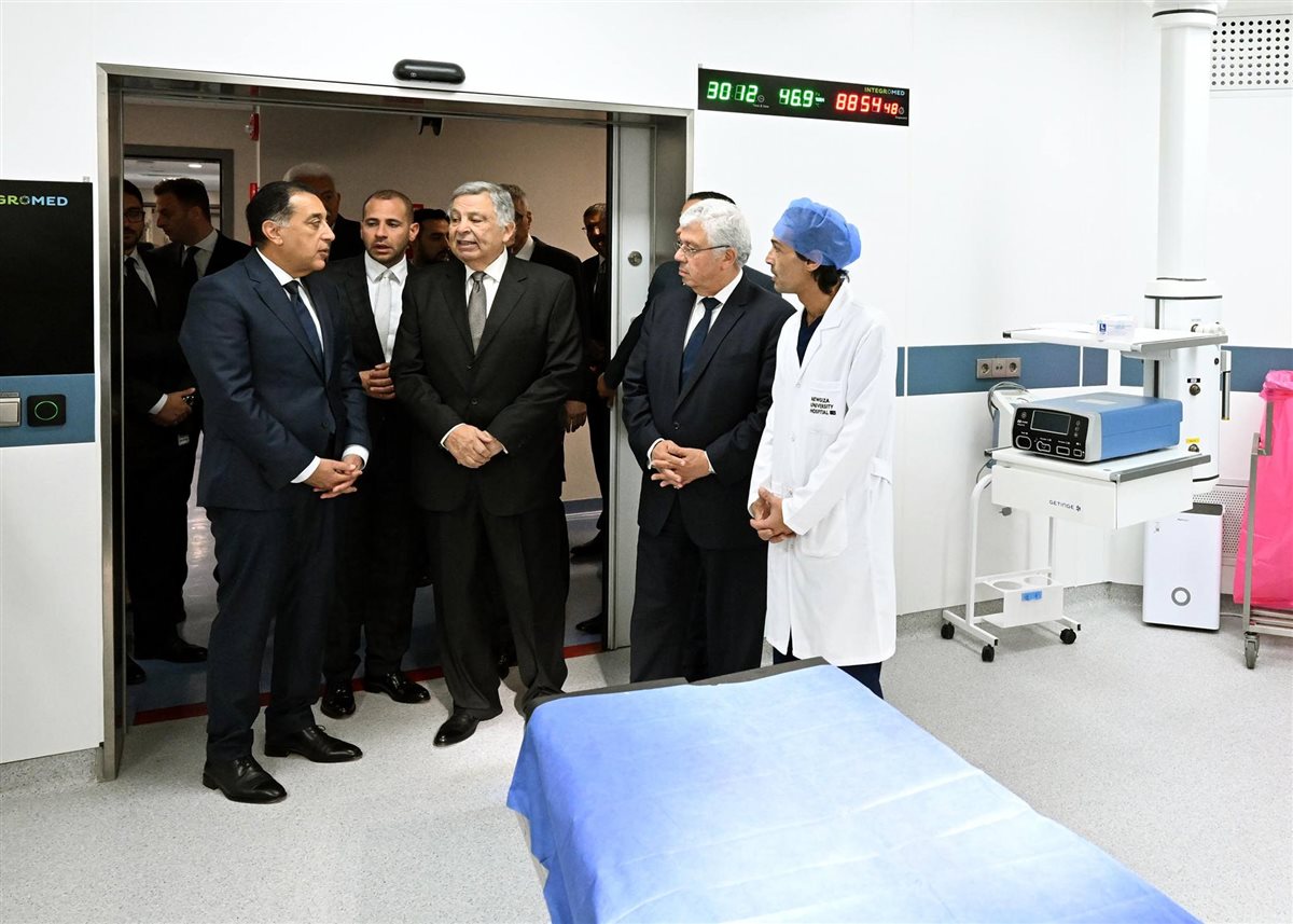 رئيس الوزراء يتفقد أقسام المستشفى الجامعي بجامعة الجيزة الجديدة&nbsp;
