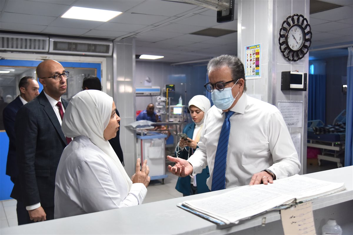جولة وزير الصحة بمستشفى 6 أكتوبر المركزي