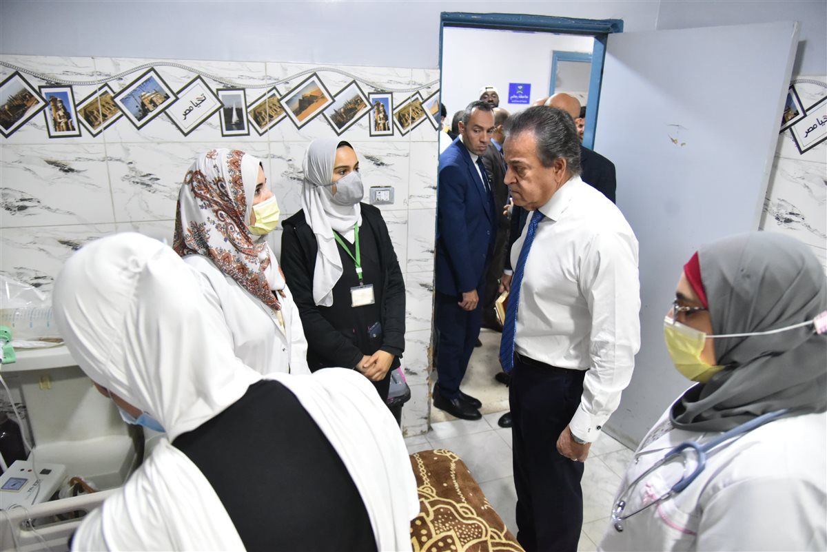 جولة وزير الصحة بمستشفى 6 أكتوبر المركزي