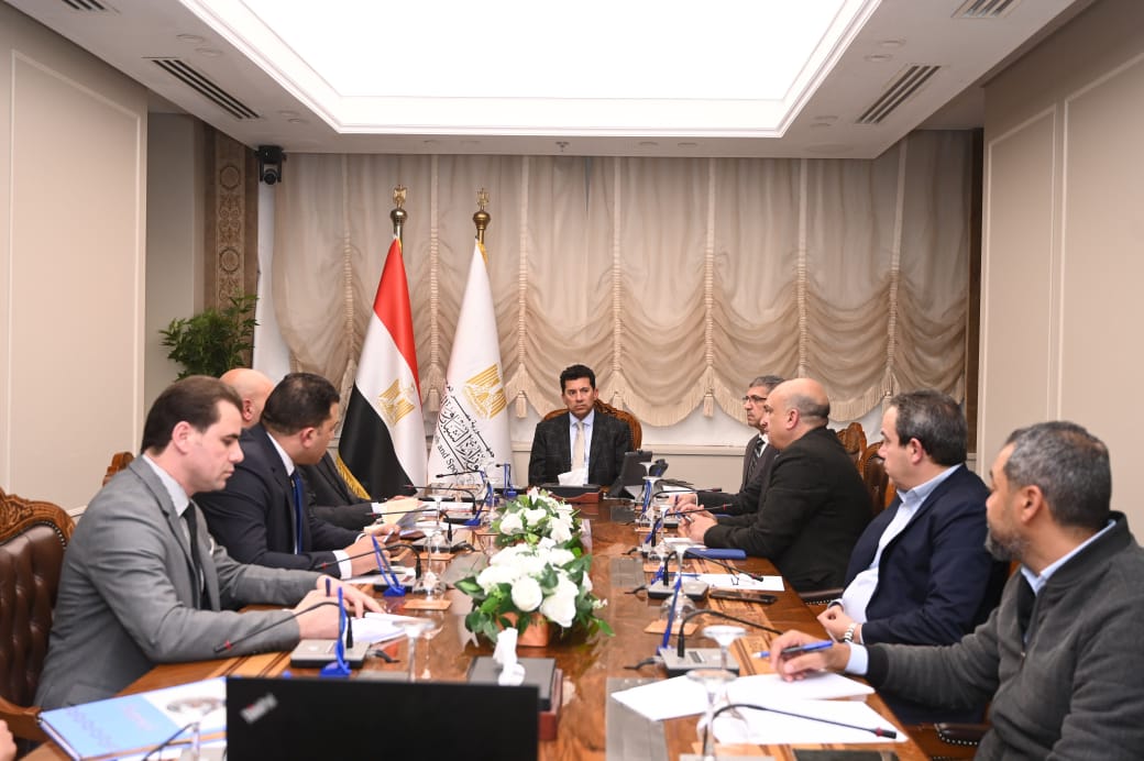 أشرف صبحي يناقش استعدادات استضافة مصر لاستضافة جولة كأس العالم