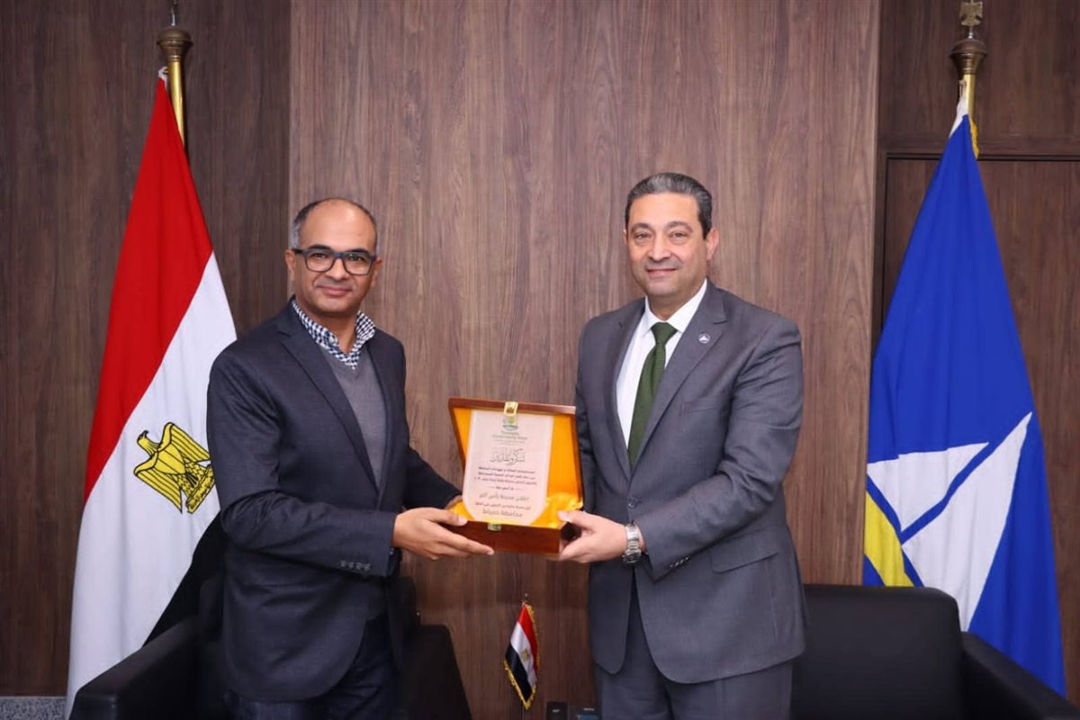 محافظ دمياط يكرم الدكتور سيد إسماعيل نائب وزير الإسكان