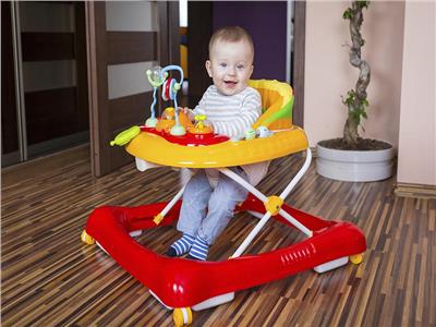 مخاطر المشاية على الأطفال