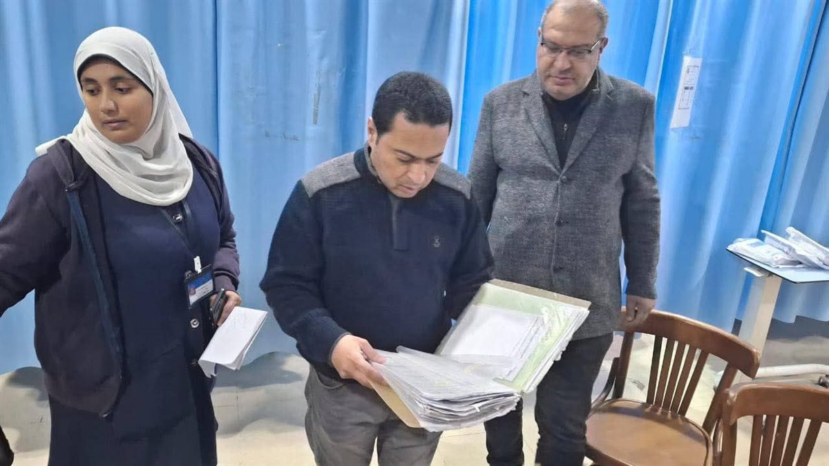 وكيل وزارة الصحة بدمياط في زيارة مفاجئة للمستشفيات ليلا