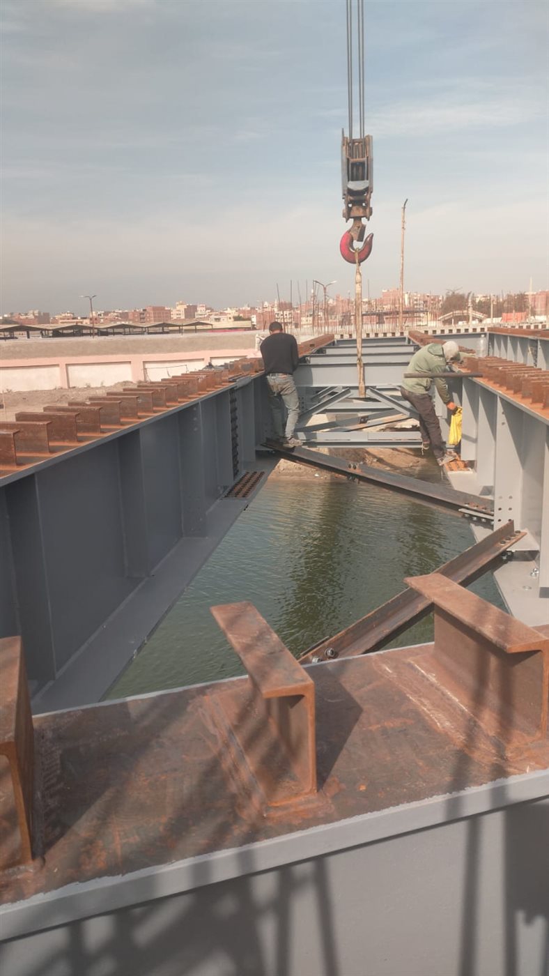 جانب من أعمال إنشاء المحور، فيتو