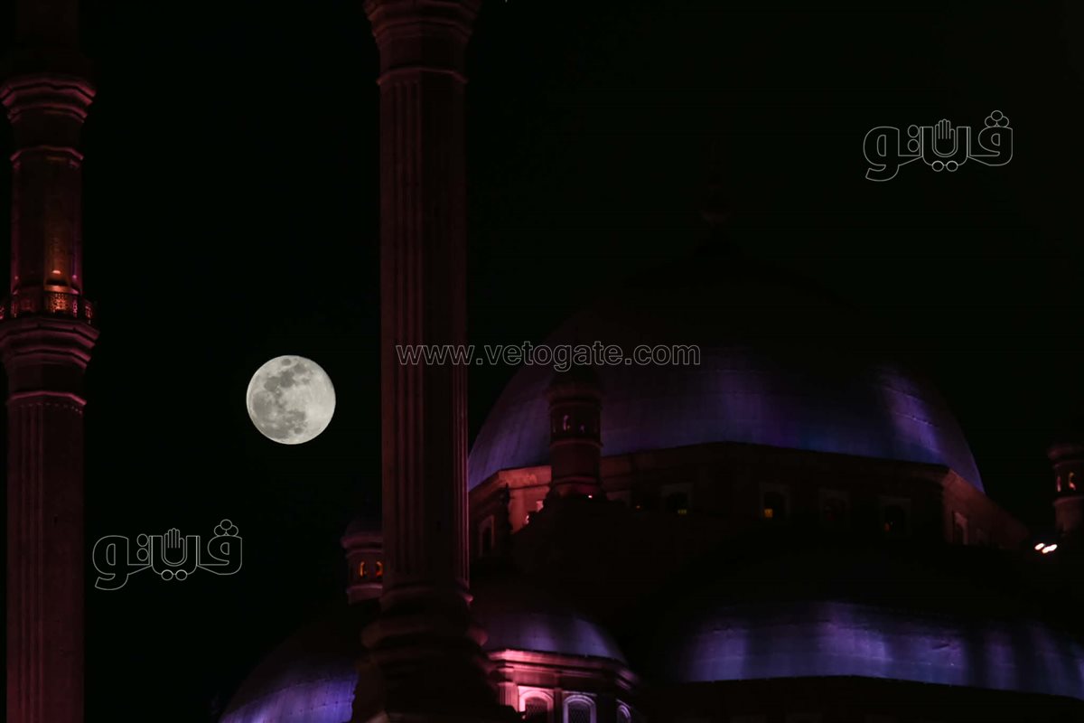 أول ظهور لـ قمر الذئب العملاق فى سماء السيدة عائشة (1)