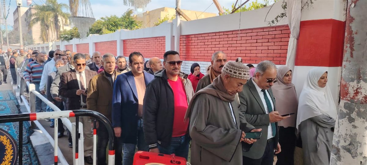 إقبال ملحوظ علي لجان مدرسة الشهيد محمد أحمد بالوادي الجديد