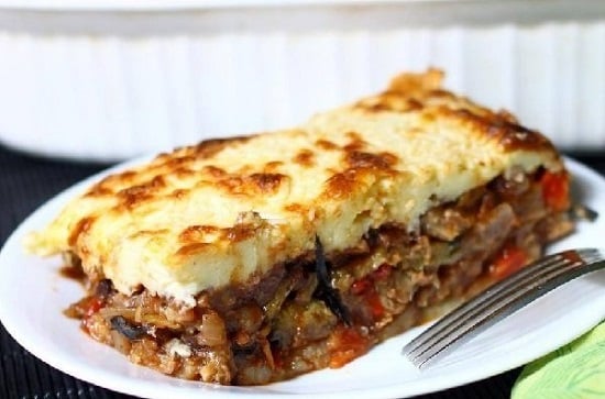 طريقة عمل المسقعة باللحمة والبشاميل