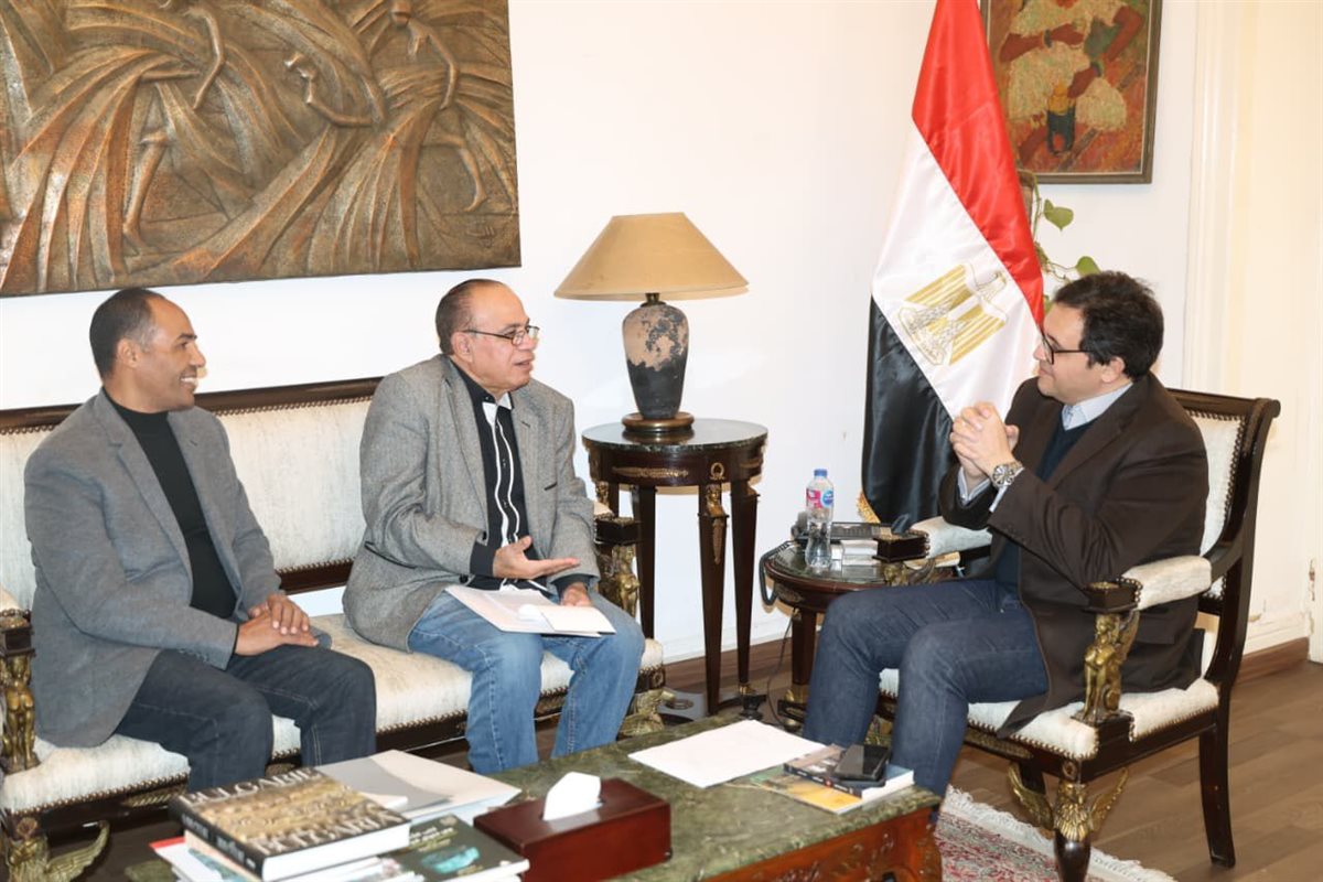 وزير القفافة فى جلسة بحث ترتيبات معرض الكتاب&nbsp;