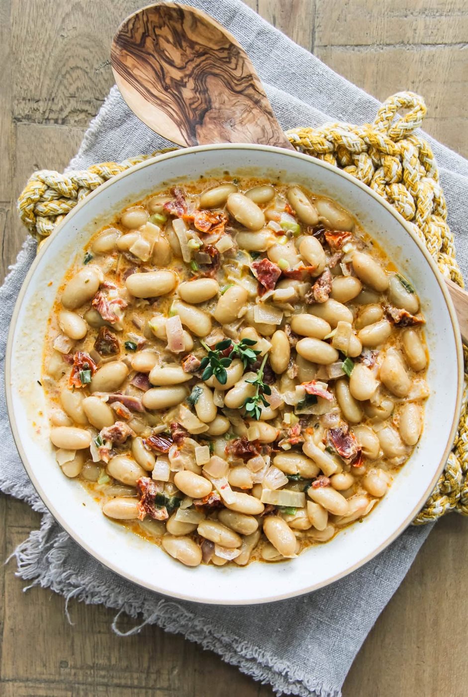 فاصوليا بالطماطم المجففة