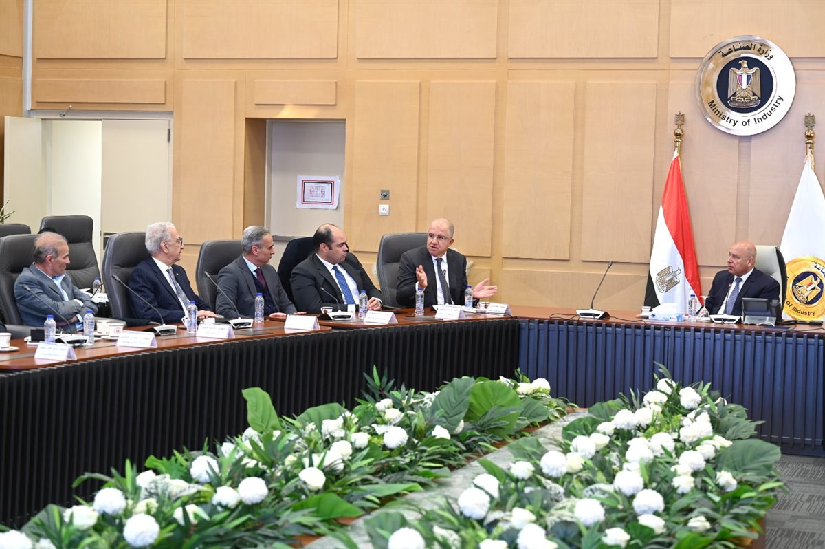 لقاء وزير الصناعة مع رئيس اتحاد الصناعات المصرية