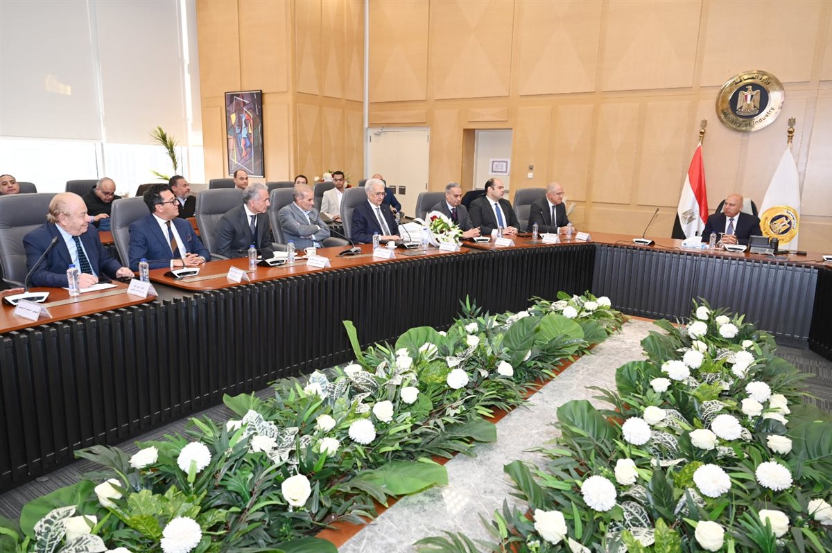 لقاء وزير الصناعة مع رئيس اتحاد الصناعات المصرية
