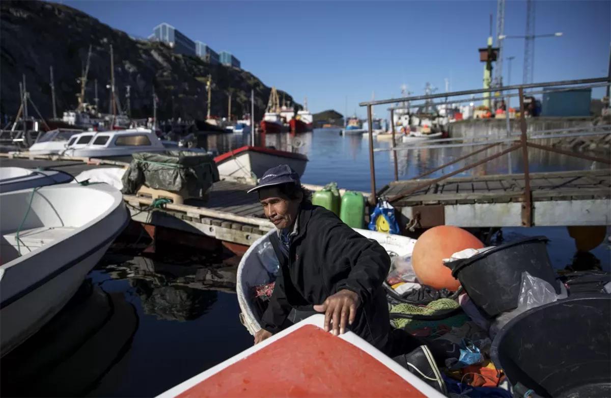 يقدر عدد سكان جرينلاند &nbsp;بحوالي 56 ألف نسمة