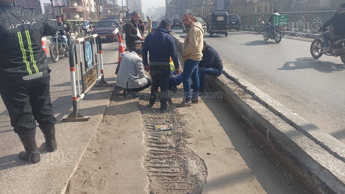 تأمين محيط الكوبري بوضع الحواجز والعلامات التحذيرية اللازمة،فيتو