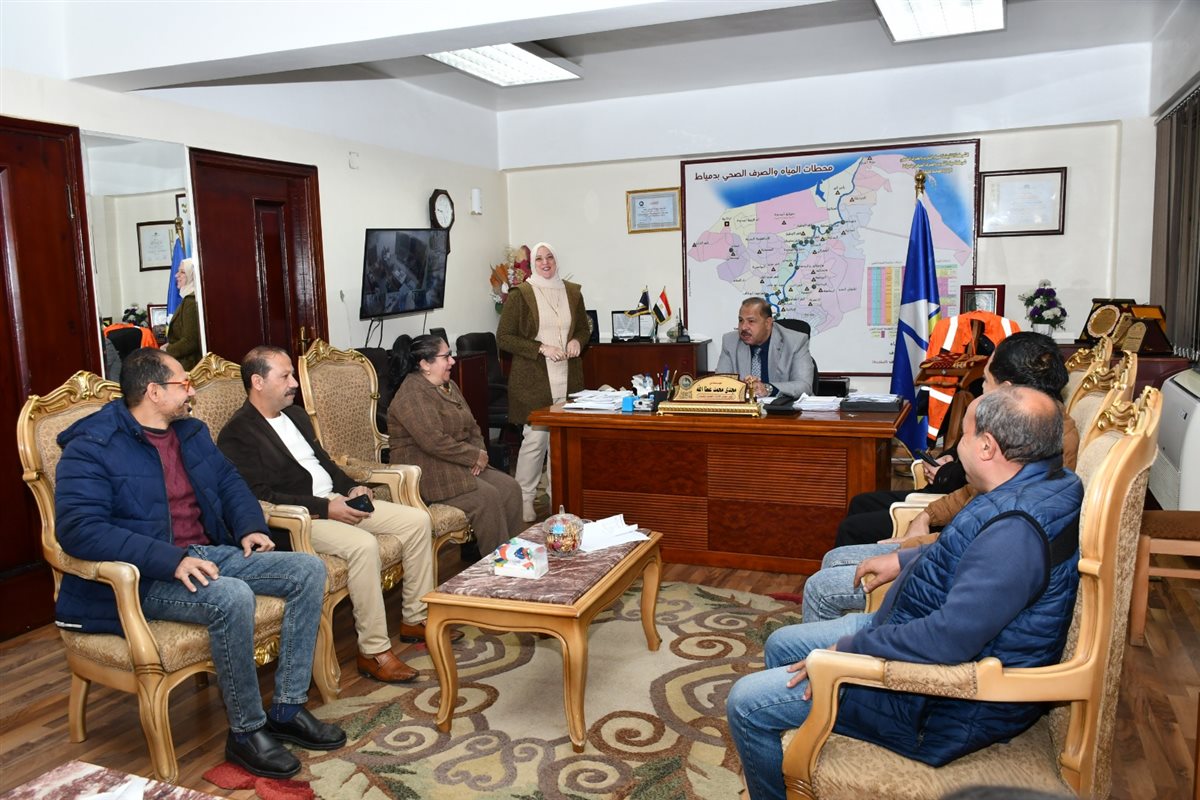 رئيس مجلس الادارة لشركة مياه الشرب بدمياط، يقدم التهنئة لجميع العاملين الاقباط