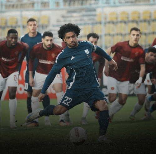 أحمد العجوز يسدد ركلة الجزاء، فيتو