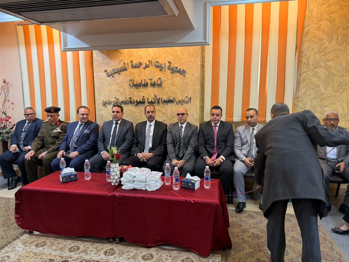 محافظ سوهاج يشارك أطفال 