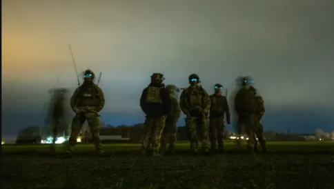 إنزال ليلي لقوات مطاردو الليل الأمريكية، فيتو