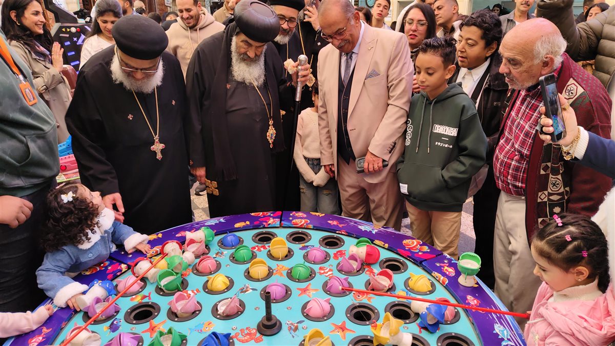 مطران بورسعيد وضواحيها يشارك الاطفال الإحتفال بعيد الميلاد المجيد، ڤيتو