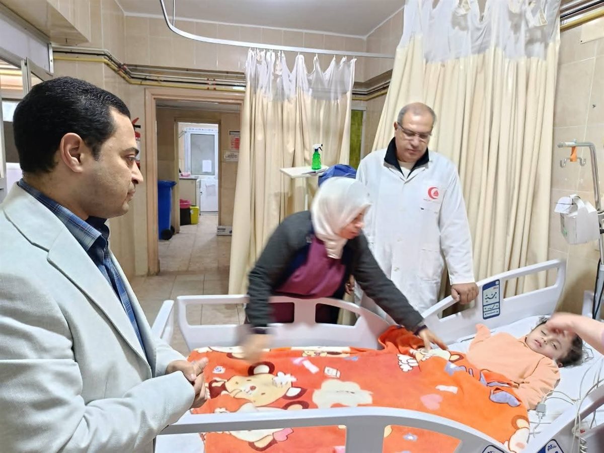 وكيل وزارة الصحة يتابع تطورات الحالة الصحية للطفلة رحمة