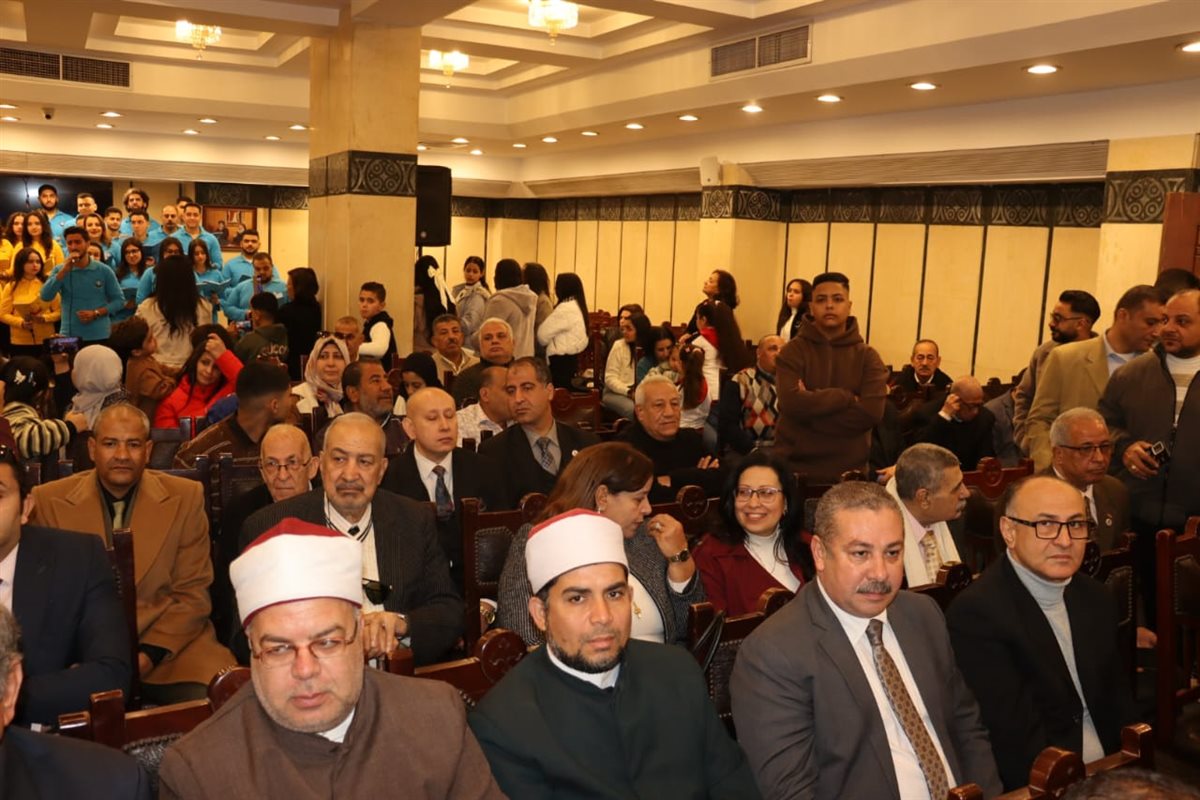 محافظ القليوبية خلال تقديم التهنئة بعيد الميلاد، فيتو&nbsp;