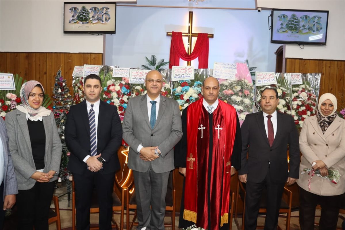 محافظ القليوبية خلال تقديم التهنئة بعيد الميلاد، فيتو&nbsp;