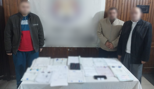 عصابة متهمة بالتخصص في تزوير المحررات الرسمية والعرفية مقابل مبالغ مالية