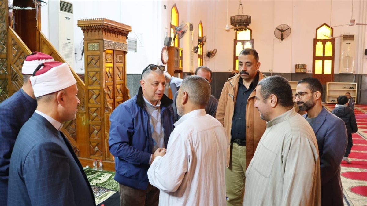 جانب من لقاء محافظ الإسماعيلية باهالى المحافظة،فيتو