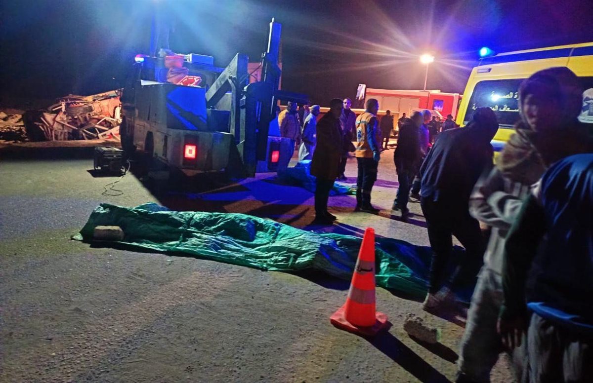 ننشر الصور الأولى من حادث سمالوط بالمنيا مصرع 11 وإصابة 10 من عمال المحاجر، فيتو