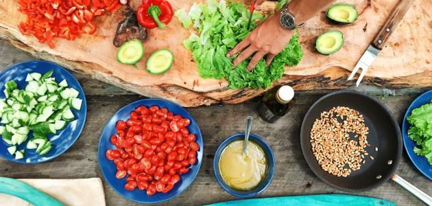 مكونات طبق السلطة