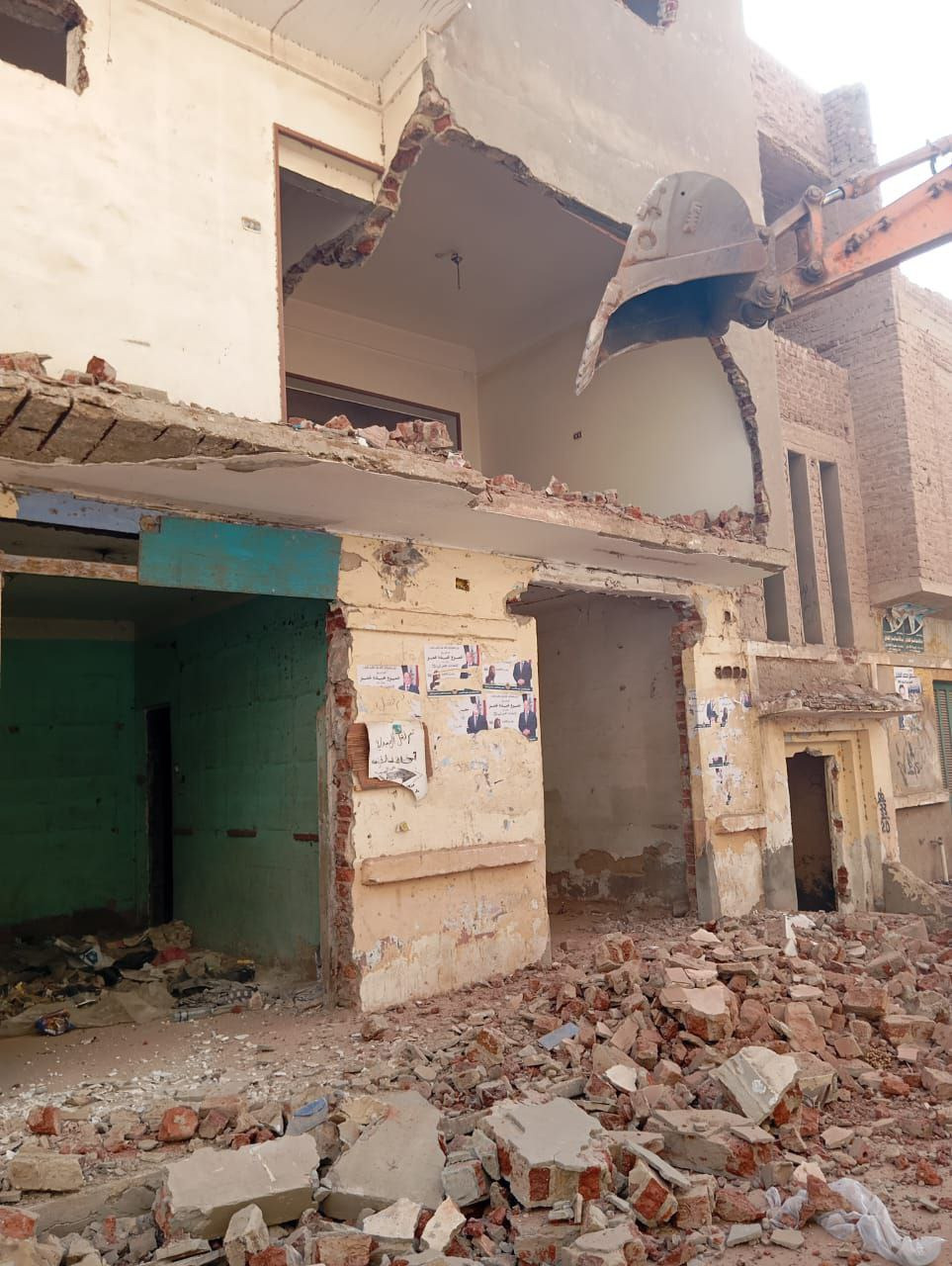 إزالة عقار ثلاثي الطوابق حفاظًا على سلامة المواطنين،فيتو