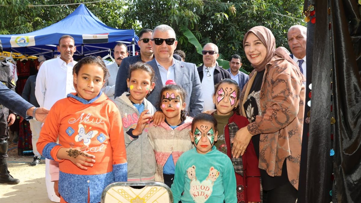 محافظ الإسماعيلية خلال تفقده إحدى المشروعات البيئية، فيتو