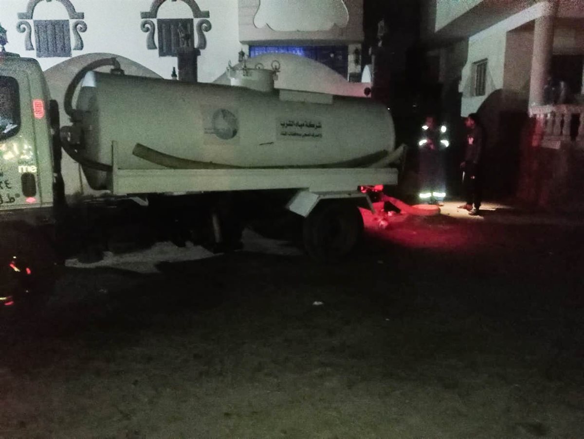 سيارات الصرف خلال عملها،فيتو