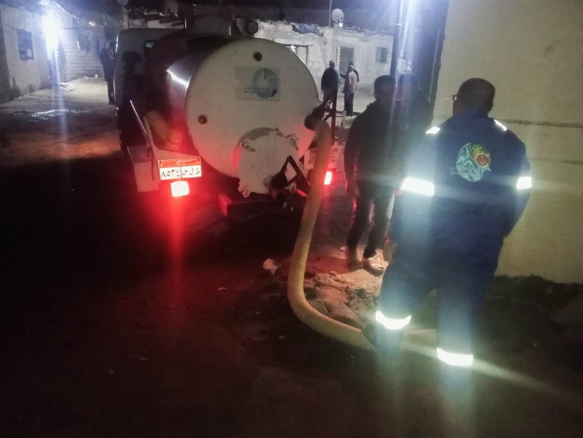 سيارات الصرف خلال عملها،فيتو