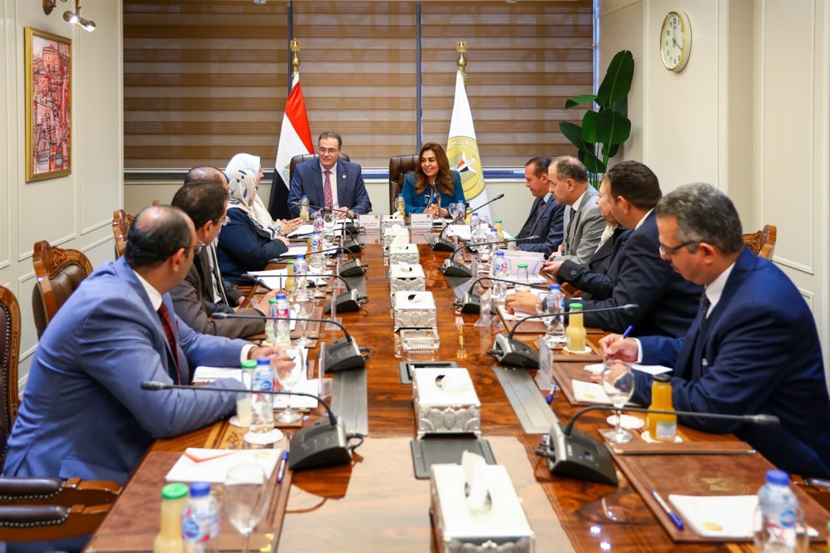 وزيرة التنمية المحلية تبحث مع رئيس المركزي للتنظيم والإدارة&nbsp;
