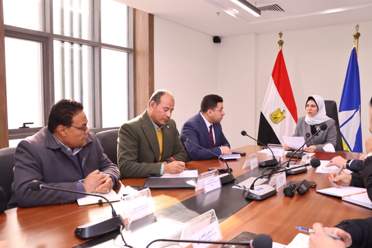 المهندسة شيماء الصديق، نائب محافظ دمياط، تعقد اجتماعا &nbsp;لمتابعة أعمال لجنة الإصحاح البيئي