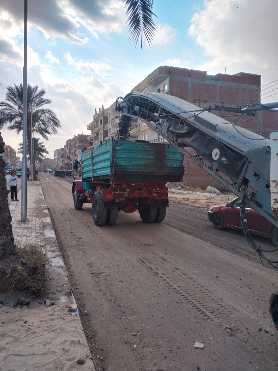 جانب من أعمال تطوير الشارع الجديد بفايد،فيتو