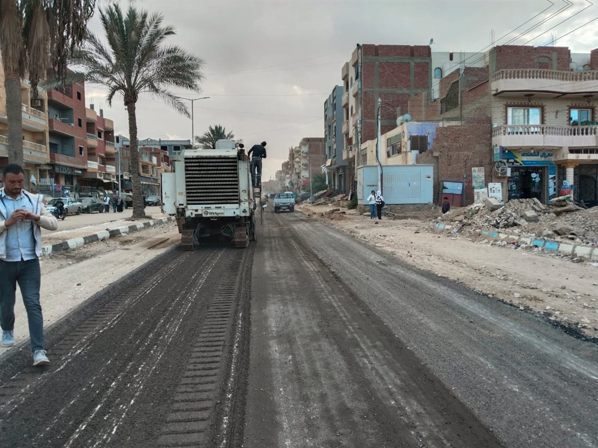 جانب من أعمال تطوير الشارع الجديد بفايد،فيتو