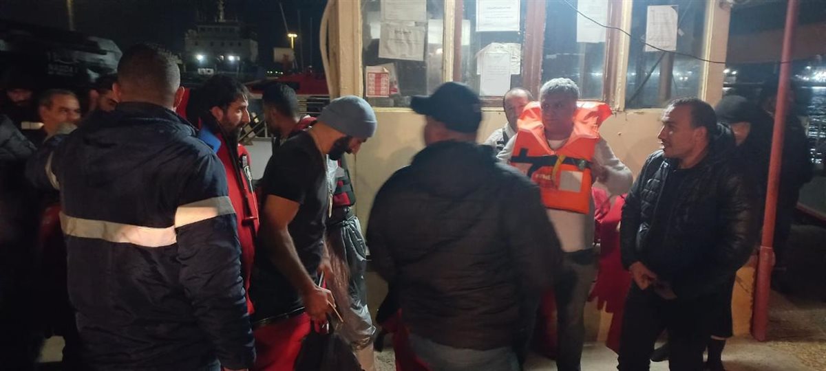 جانب من عملية الإغاثة، فيتو