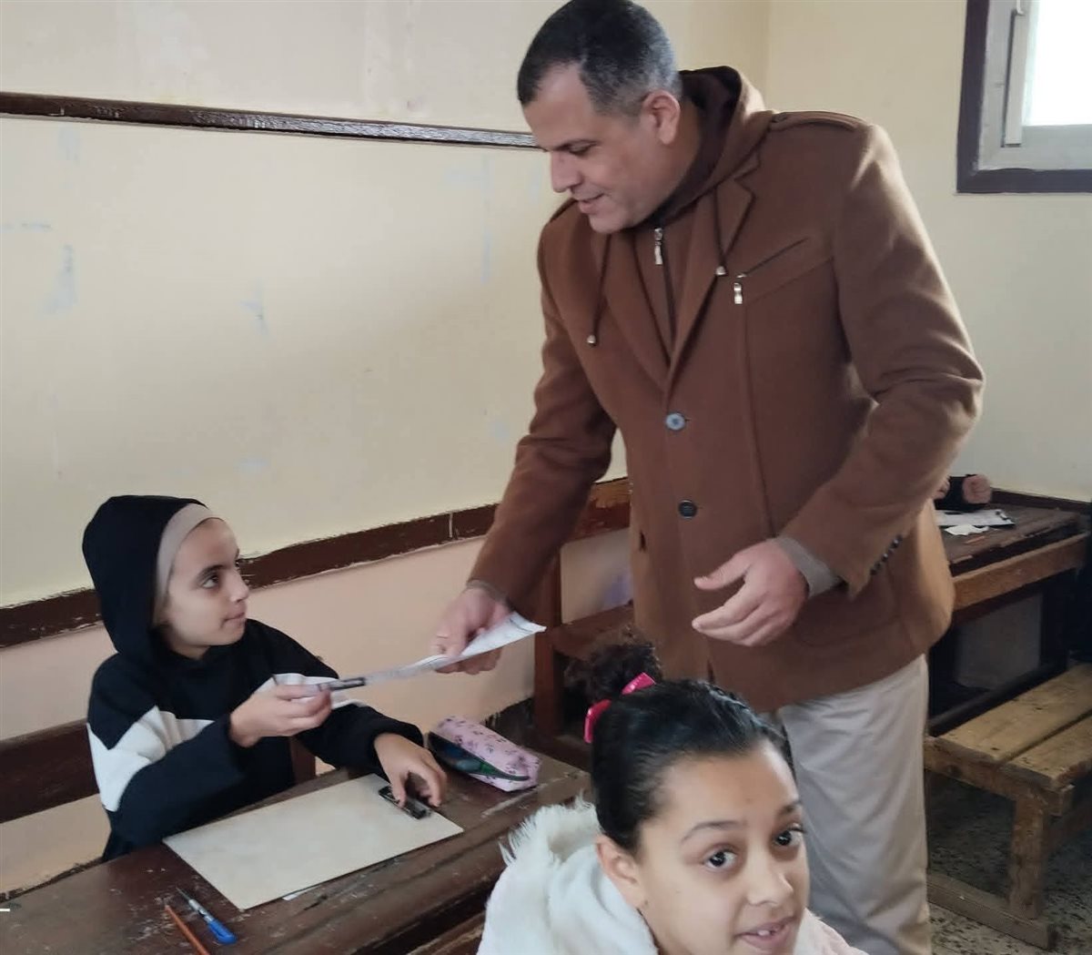 مدير تعليم دمياط يتابع سير الامتحانات لصفوف النقل&nbsp;