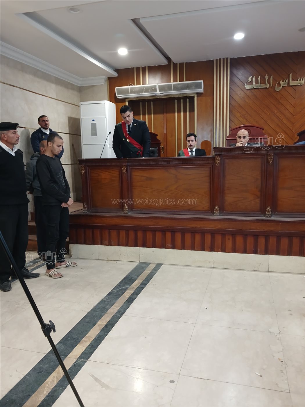 أثناء مناقشة المتهم،فيتو