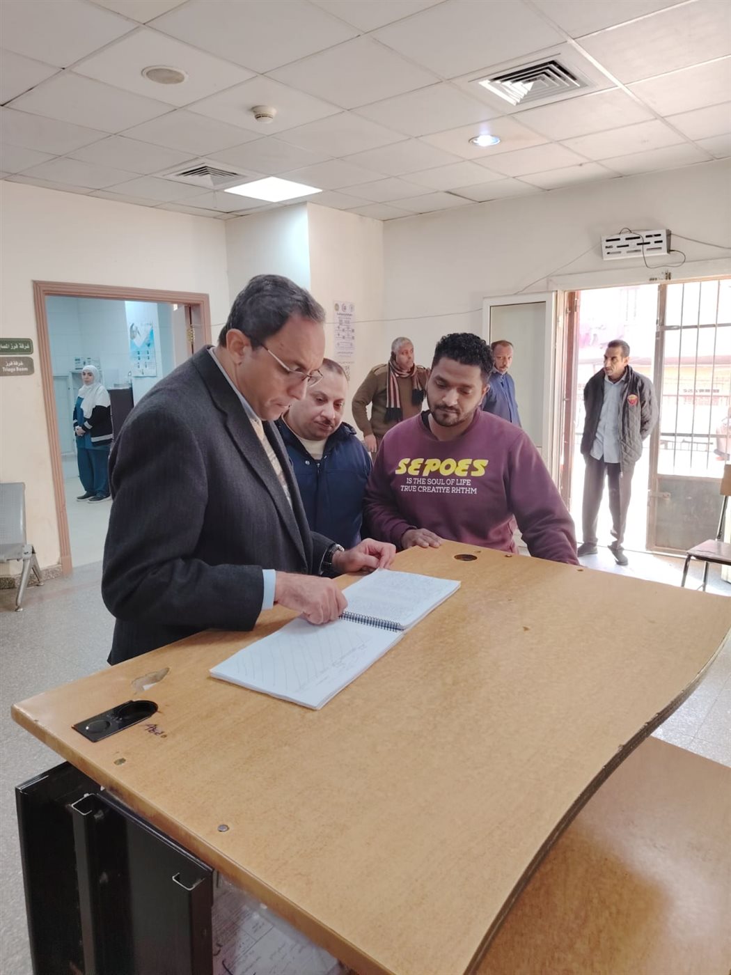 زيارة خالد عبدالحليم محافظ قنا لمستشفى قفط التخصصي