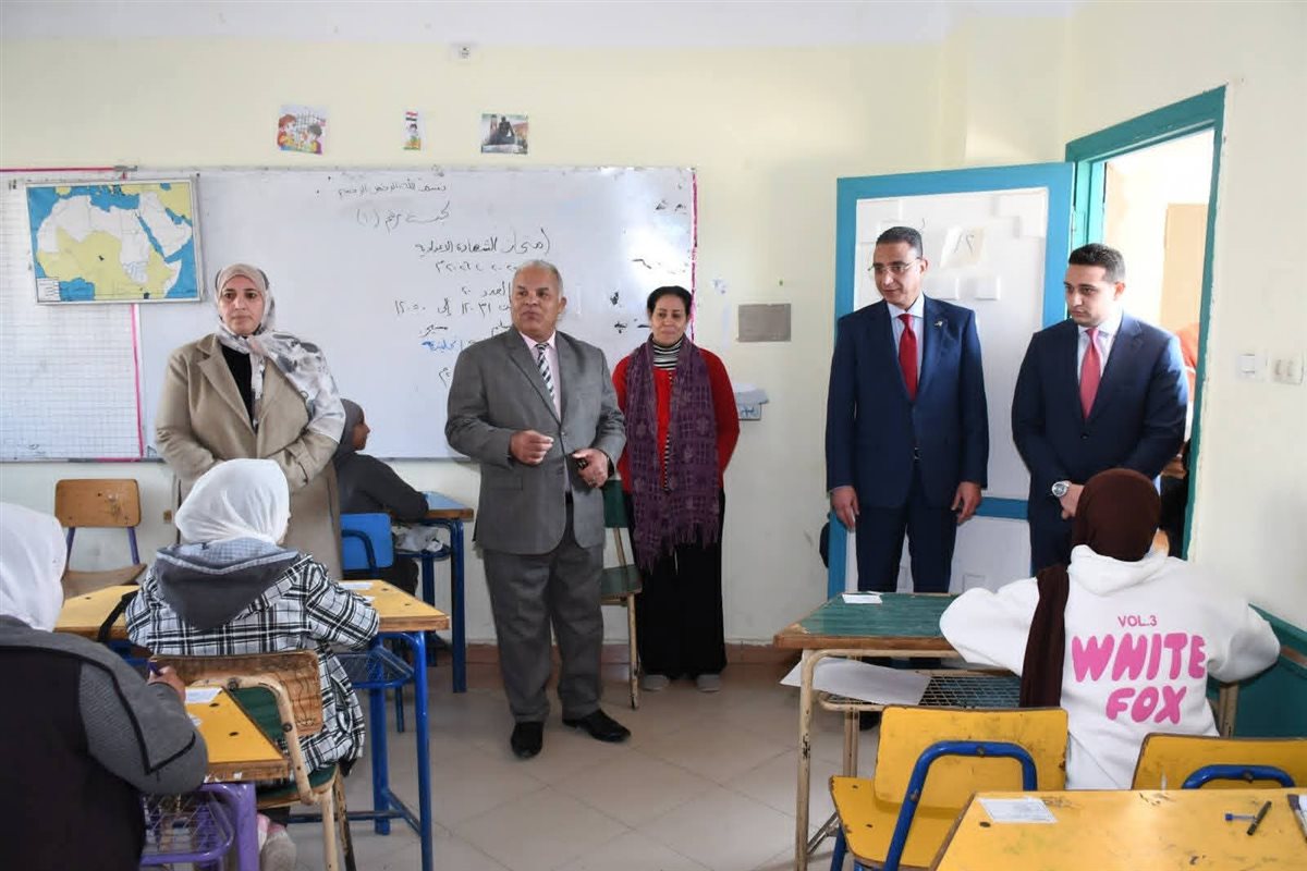 محافظ الفيوم يتابع الامتحانات