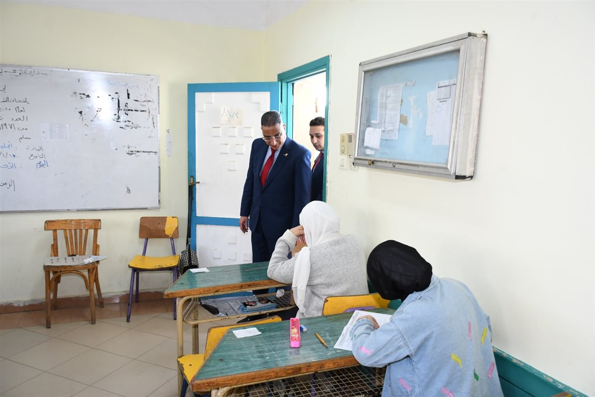 محافظ الفيوم يتابع الامتحانات