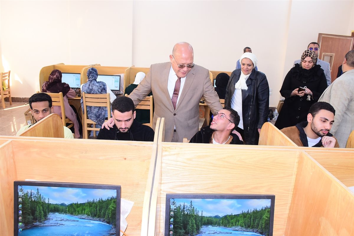 امتحانات كلية التمريض داخل مركز الاختبارات الإلكترونية