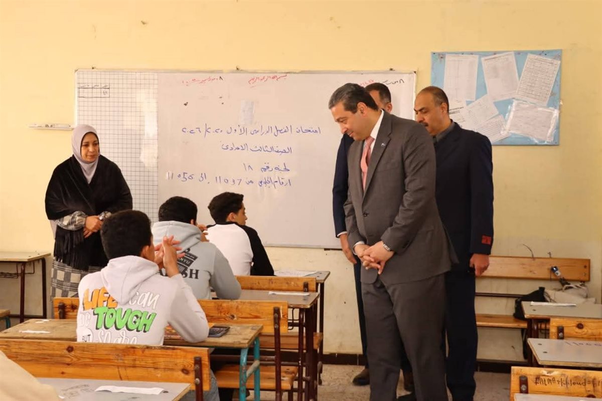 &nbsp;محافظ دمياط يتفقد لجان الإعدادية&nbsp;