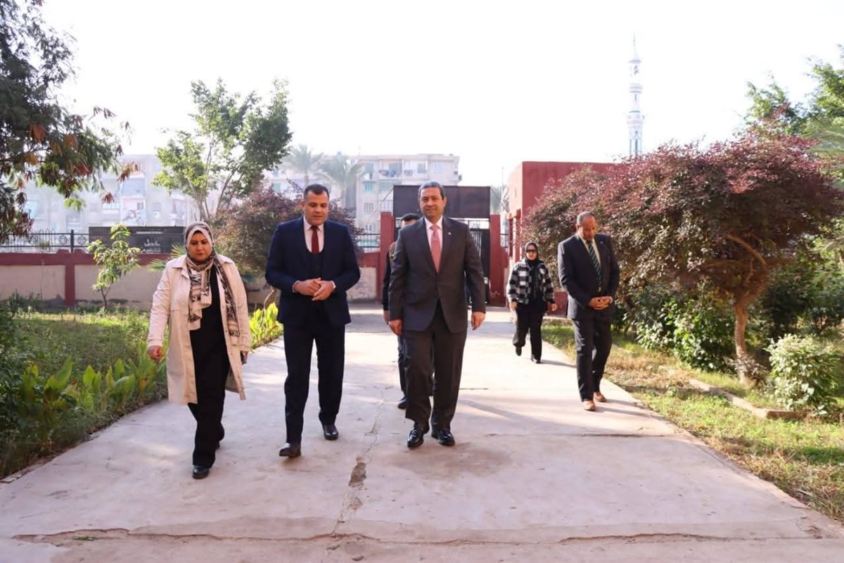 &nbsp;محافظ دمياط يتفقد لجان الإعدادية&nbsp;